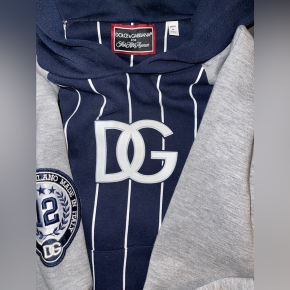 Dolce & Gabbana Other - Dolce and Gabbana Kids
Logo-Printed Pull-over Hoodie
Kids Size: 4Y